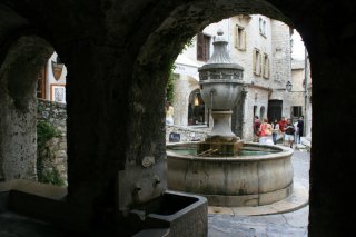 Der Brunnenplatz von St.-Paul-de-Vence