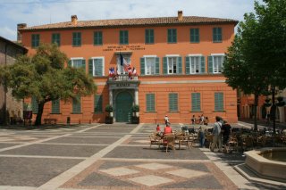 Der Hauptplatz von Frejus