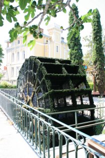 Wasserrad in L’Isle-sur-la-Sorgue