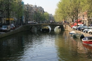 Brücke über eine Gracht in Amsterdam