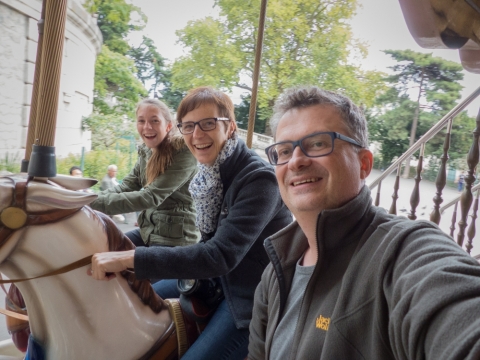 Auf dem Karussell am Place Saint-Pierre