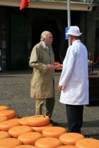 “Schau”-Verhandlung mit Handschlag