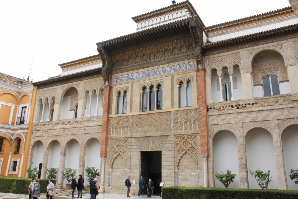 Innenhof im Königspalast Real Alcázar in Sevilla