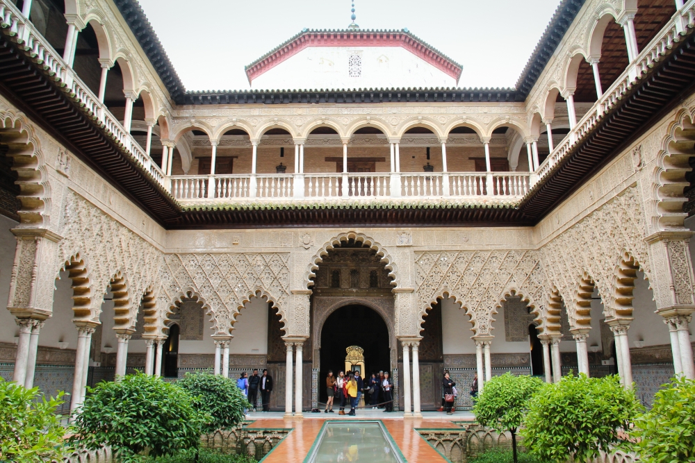 Hof der Jungfrauen im Königspalast Real Alcázar in Sevilla