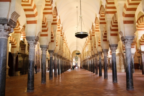Säulen in der Mezquita-Catedral  in Cordoba
