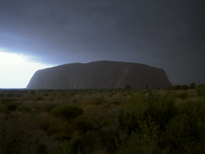 Ayers Rock im Unwetter