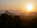 Sonnenaufgang in den Glass House Mountains
