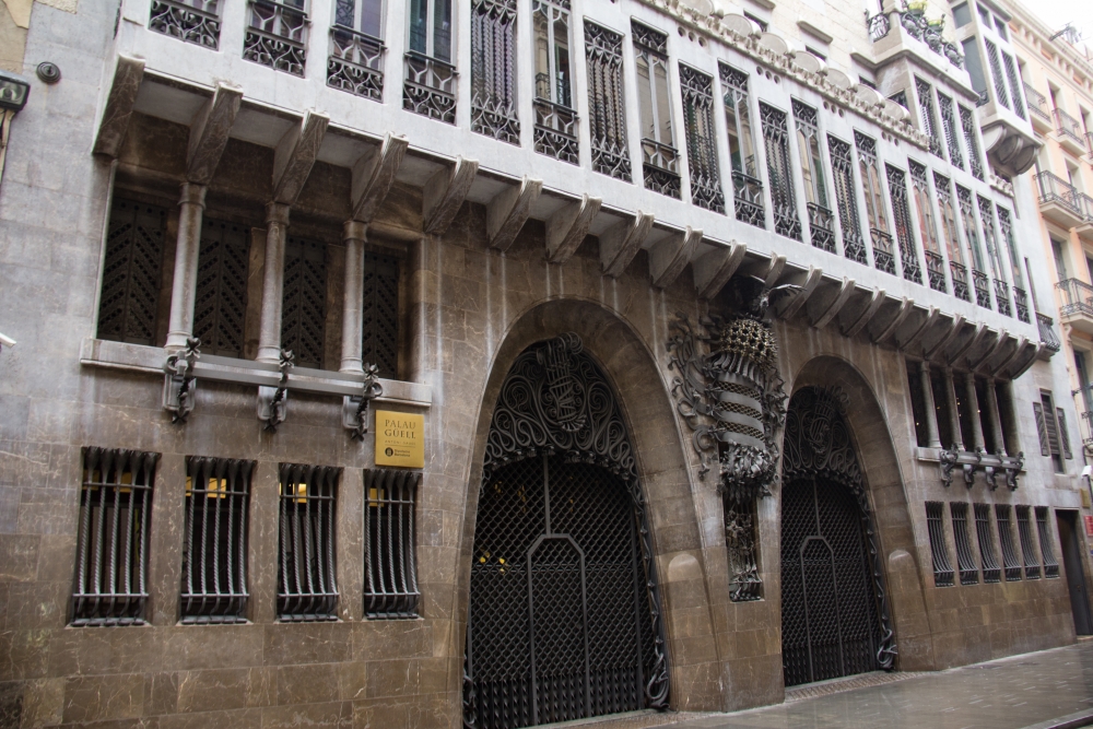 Eingangsportal in das Palau Güell