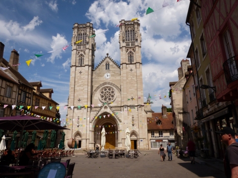 Cathédrale Saint-Vincent am Place Saint-Vincent