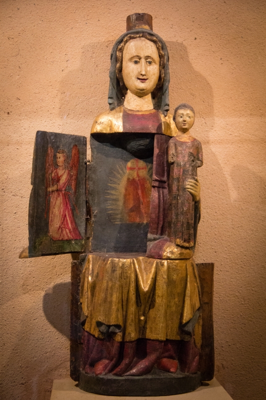 Die „sich öffnende Jungfrau“ der Eglise St-Pierre –et-St-Paul in Eguisheim