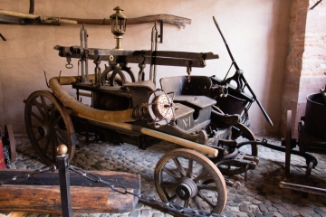 alte Löschfahrzeuge in Kientzheim