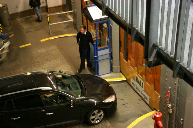 Autolift im Elbtunnel