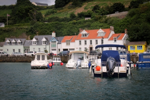Der Hafen von Rozel von der Seeseite