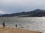 600 Meter lange Brücke auf schwimmenden Betonpontoms