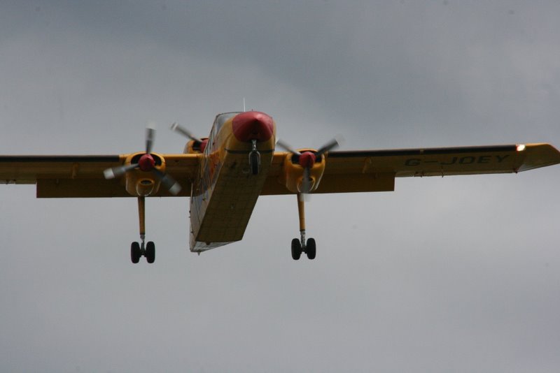 12 Passagiere passen in die Miniflieger der Fluglinie aurigny.com