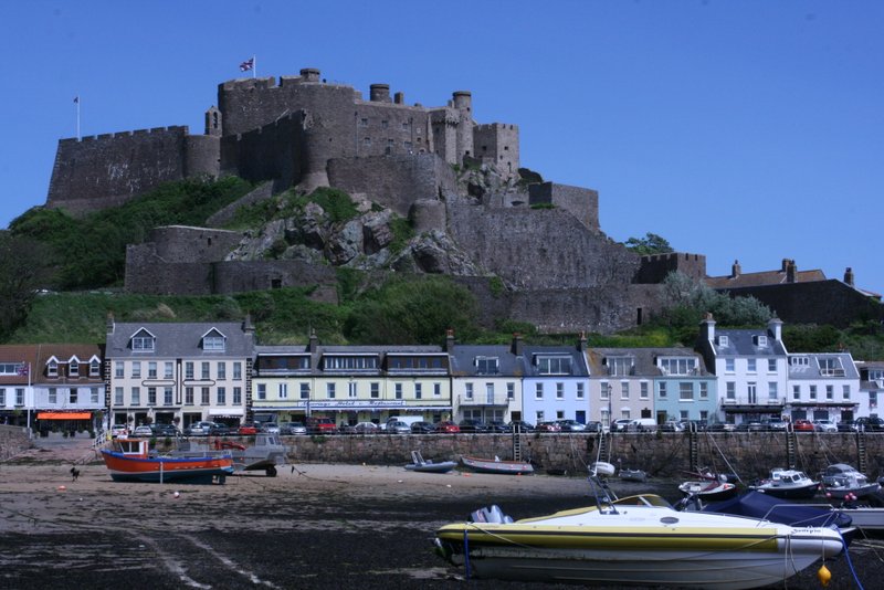 Castle Orgueil über Gorey