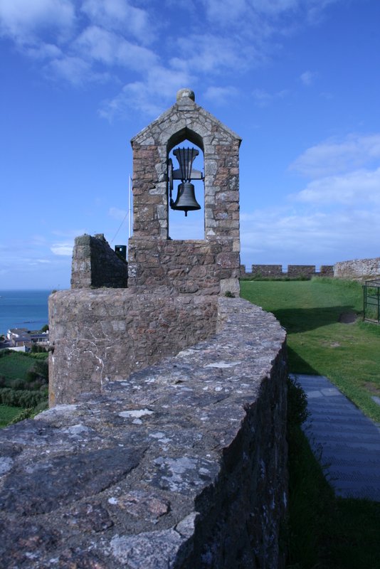 Castle Orgueil über Gorey