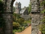 Blick vom Garten auf das Haupthaus der Seigneurie