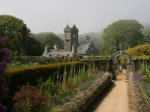 Blick vom Garten auf das Haupthaus der Seigneurie