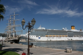 Schiffe an der Mole von Ajaccio