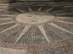 Kieselmosaik am Vorplatz der Kirche Oratoire de l´Immaculée Conception
