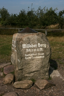 Am höchsten Punkt der Lüneburger Heide - der Wilseder Berg