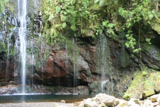 ein Teil der Wasserfälle bei Rabaçal