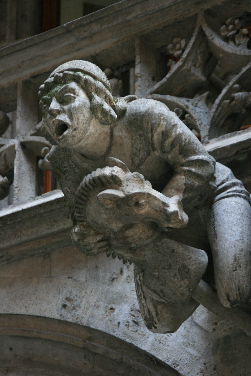 Wasserspeier am neuen Rathaus
