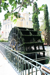 Wasserrad in L’Isle-sur-la-Sorgue