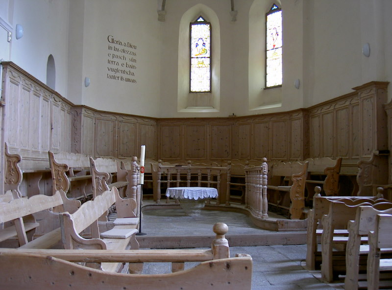 Engadin - Innenraum der Kirche von Ardez