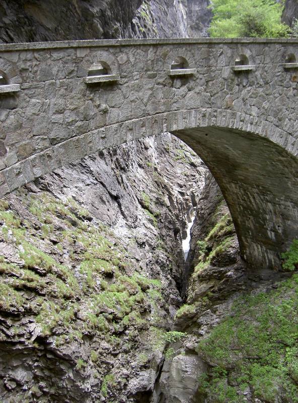 Brücke über die Via Mala