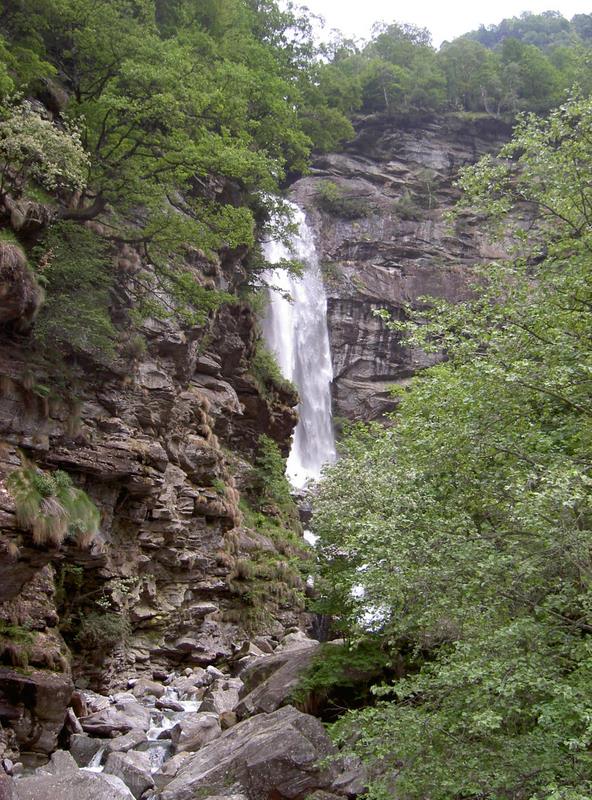 Wasserfall im Val Motta