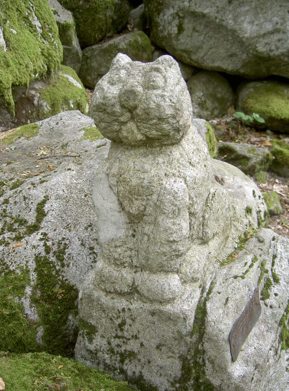 Katzenskulptur