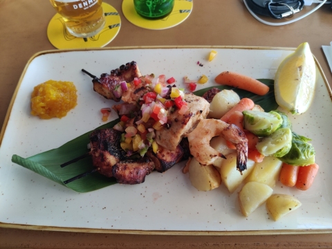 Seafood Gerich im Restaurant Chris Blue Beach bei Koursion